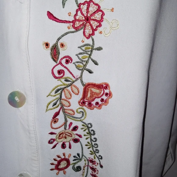 Embroidered Button Front Blouse - Picture 7 of 10